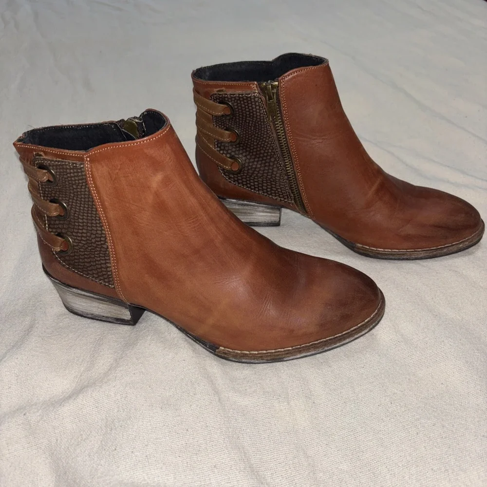 Sterling River Womens Sz9 Brown Shortie Bootie Rust‎ Color Leather Lace Back